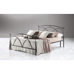 LETTO MATRIMONIALE ALICE IN FERRO BATTUTO NERO ANTRACITE BRUNITO CON RETE MATRIMONIALE A DOGHE DI FAGGIO